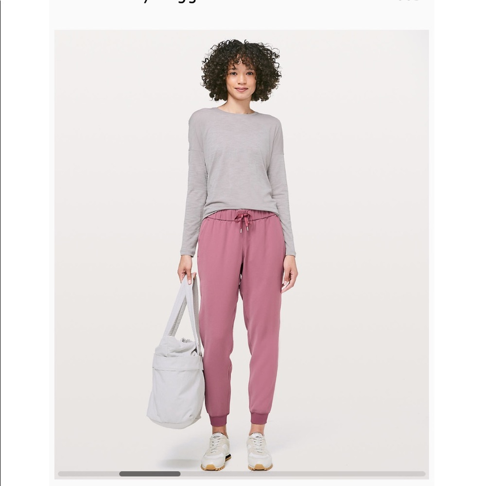 NWT lululemon on the fly joggers. Size 6